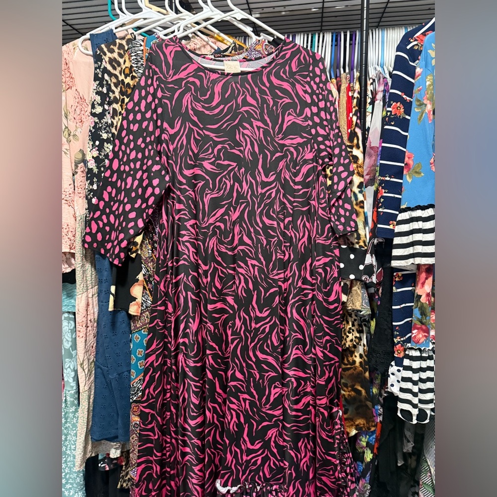 Elegant Black and Pink Long Sleeve Dress